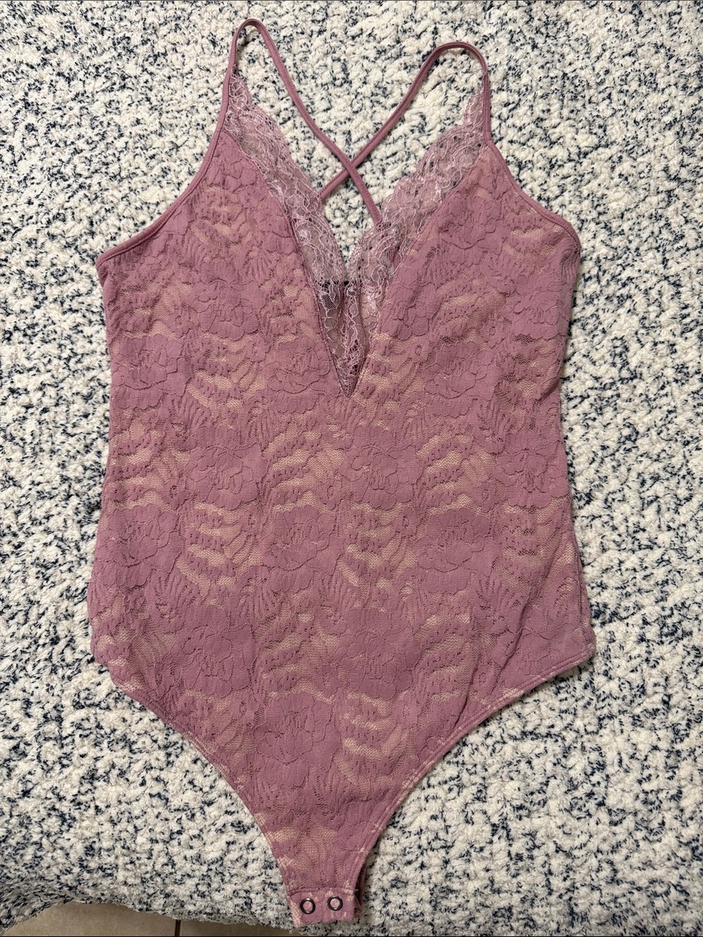 Lace Deep V-Neck Bodysuit in Mauve Pink